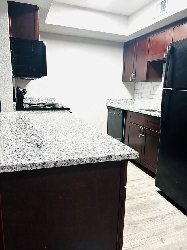 Foto del edificio - Castlewood Apartments