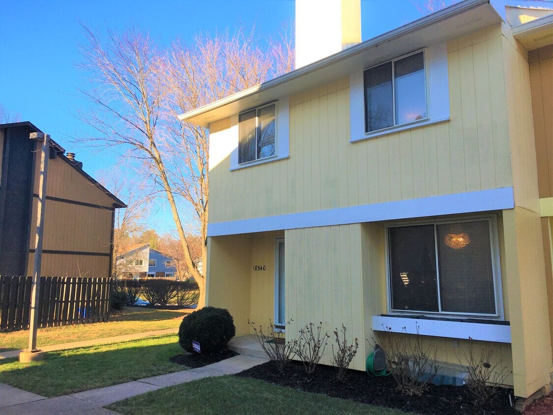 Primary Photo - Gorgeous 4 BR Townhouse in Germantown!