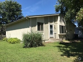 Building Photo - 3915 SW Atwood Ave
