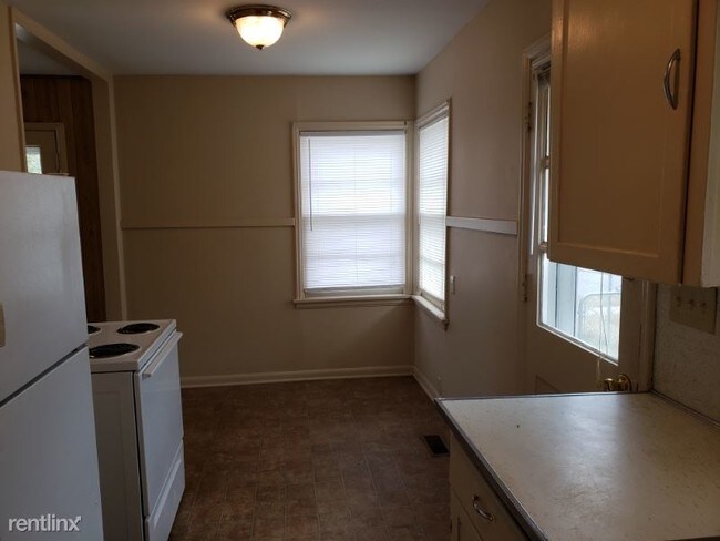 Building Photo - 1 br, 1 bath Apartment - 1301 S Meridian Ave
