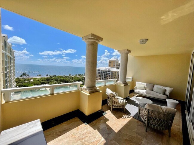 Foto del edificio - 445 Grand Bay Dr