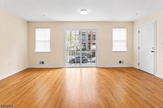 Building Photo - 453 Washington St
