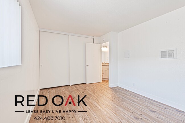 Foto del edificio - Spacious One Bedroom with Lots of Natural ...