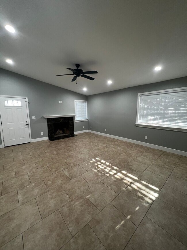 Building Photo - 3/2 home