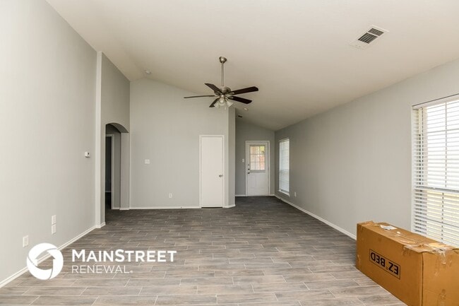 Foto del edificio - 1104 Maplewood Ln