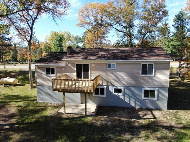 Building Photo - Downtown Roscommon / GORGEOUS Remodeled Ranch