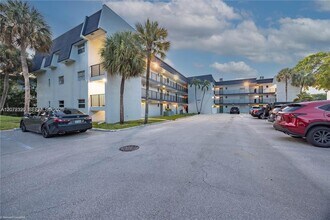 Building Photo - 8002 Lagos De Campo Blvd