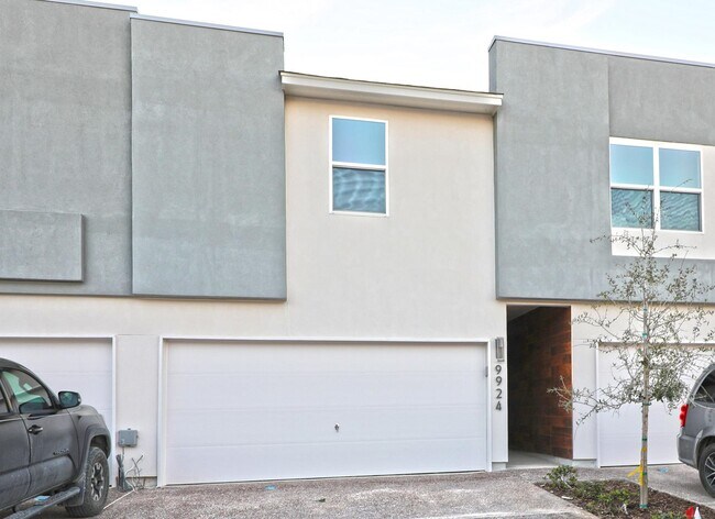 Building Photo - 9924 Bijan Dr