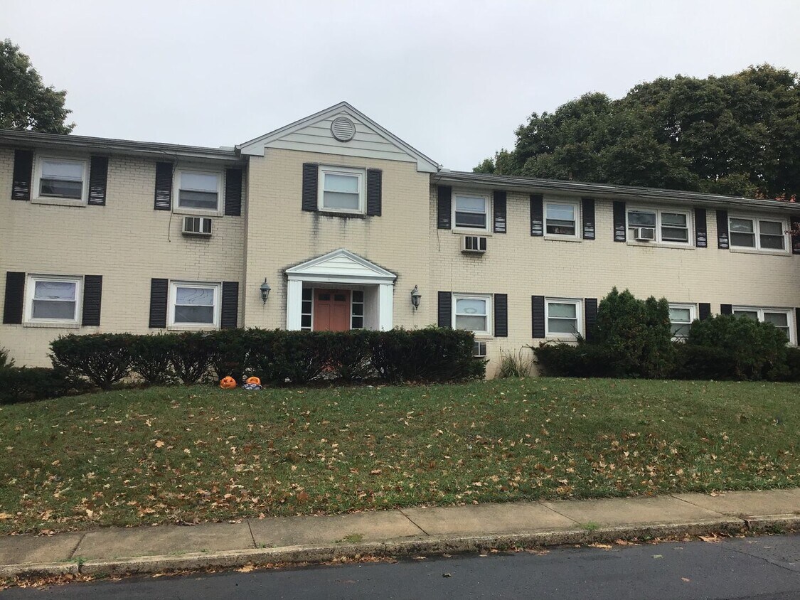 Primary Photo - 3004 Elm St