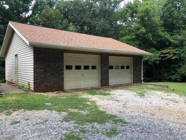 Building Photo - 5618 Davis Rd