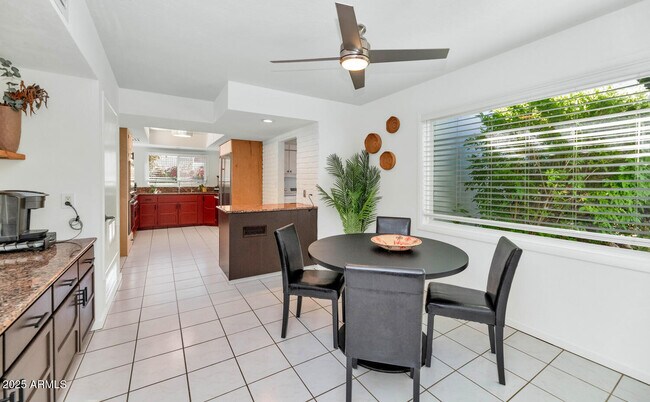 Foto del edificio - 3234 E Larkspur Dr