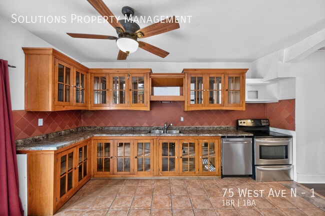 Building Photo - Main Floor 1 Bedroom Unit w/ Insuite Laundry