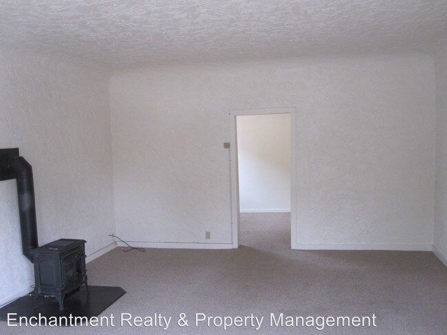 Building Photo - 808 N B St
