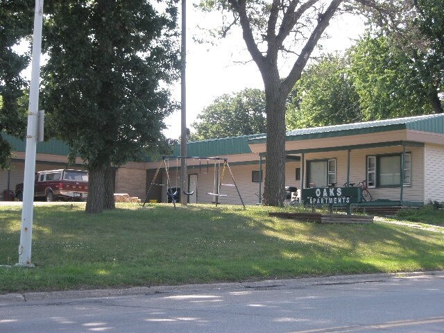 Primary Photo - Oaks Apartments
