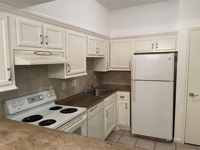 Foto del edificio - 2100 Tanglewilde St