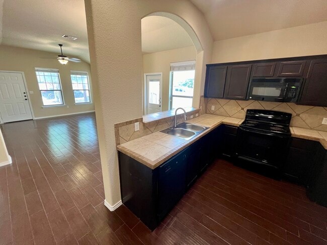 Building Photo - 606 Creekside Cir