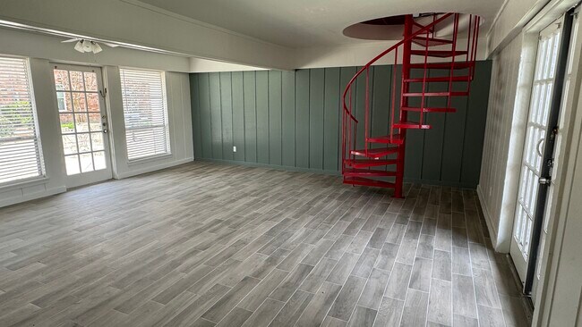 Foto del edificio - 8063 Meadow Rd