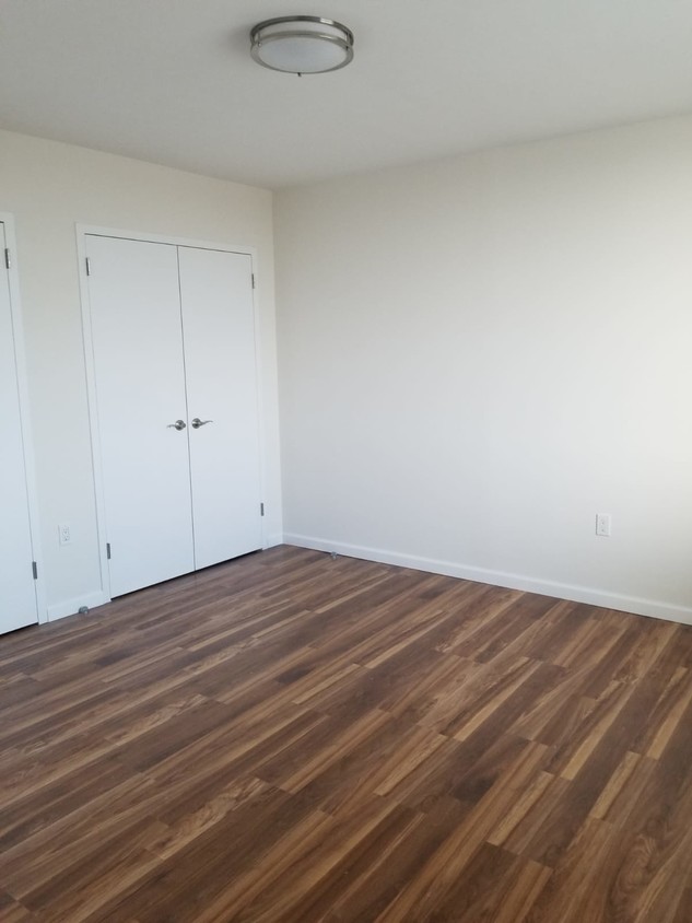 Las fotos son de apartamentos de estilo similar - 3440 Kingsbridge Ave