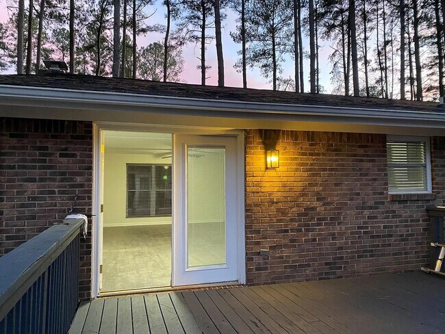 Entrada al patio - 290 Chuckwood Rd