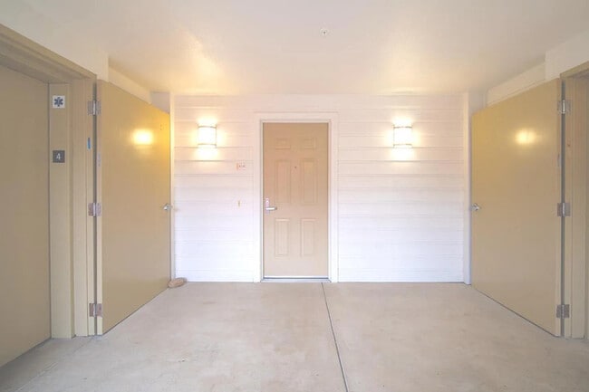Building Photo - 8200 Oceanview Terrace