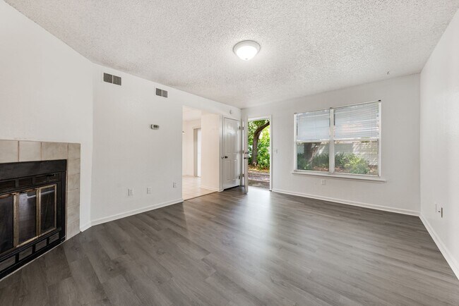 Building Photo - ASSISI LN #1007 - Patricia J. Gauthier Trust