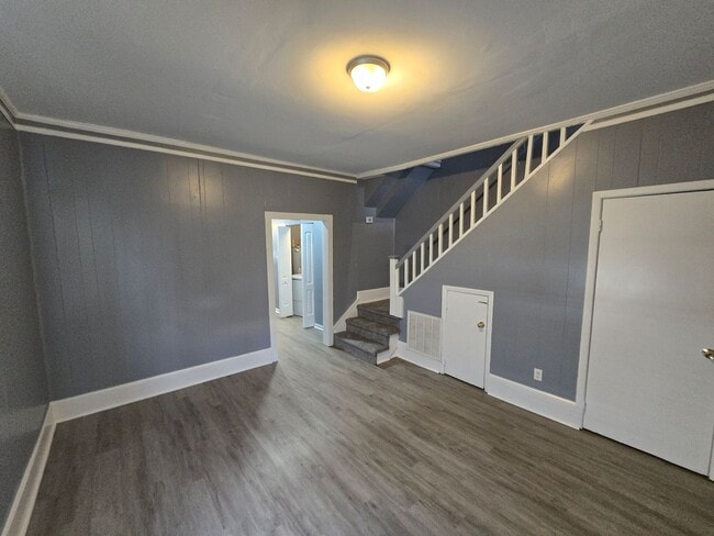 Building Photo - REMODELED 2 bedroom townhouse