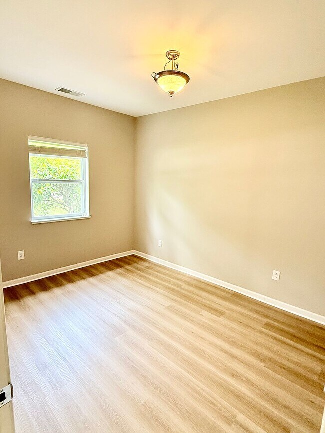 Foto del edificio - 741 Oswego Rd