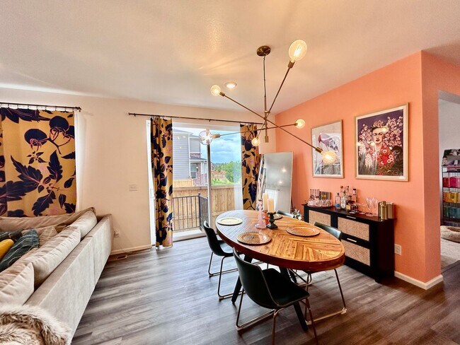 Building Photo - Spacious & Stylish Home in a Tranquil Setting