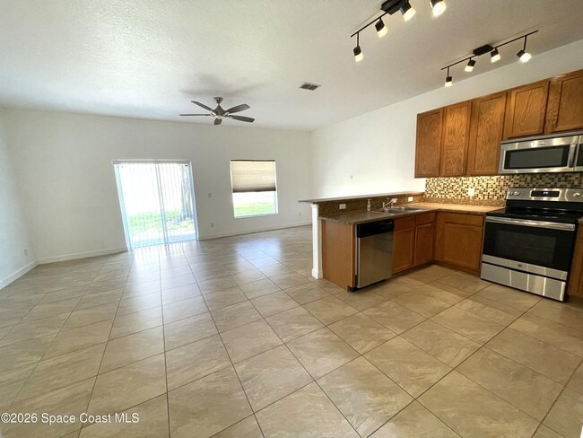 Building Photo - 2600 Revolution St