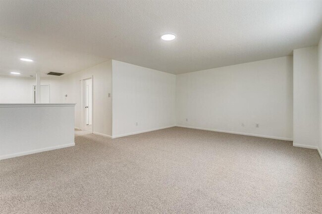 Foto del edificio - 5111 Forest Terrace Dr