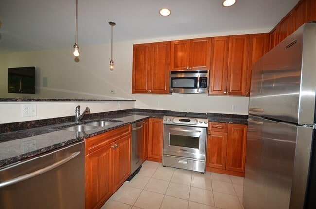 Building Photo - 601 Alder Way
