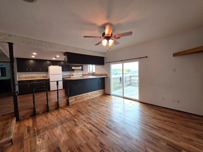 Building Photo - 3718 W 17th Pl