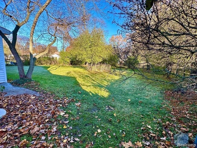 Building Photo - 4302 Sheridan Dr