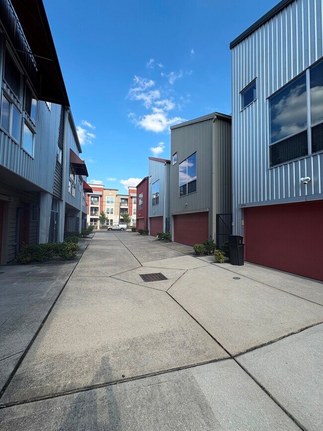 Foto del edificio - 2918 Commerce St