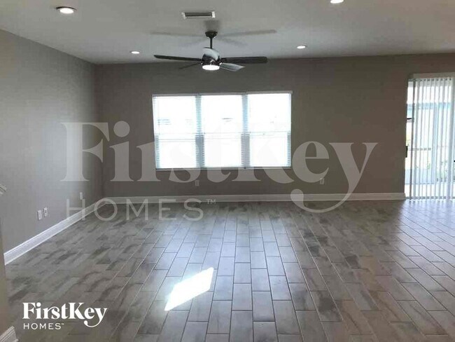Building Photo - 10942 Sand Pine Ln
