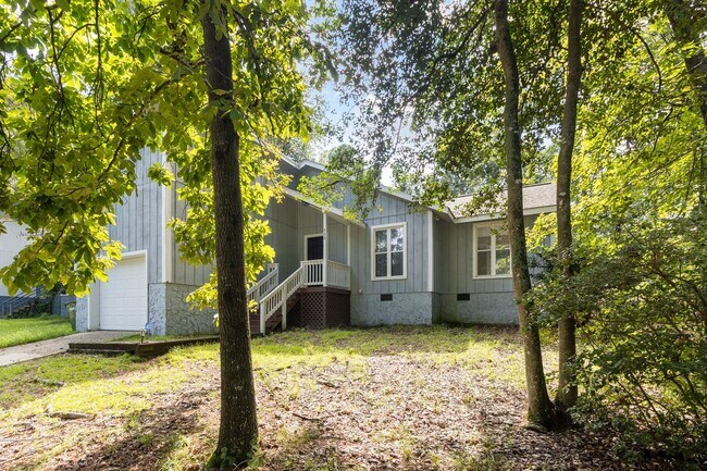 Building Photo - 3 Bedroom/2 Bath Home