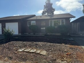 Building Photo - 979 Chambers St Building Photo - 979 Chambers St