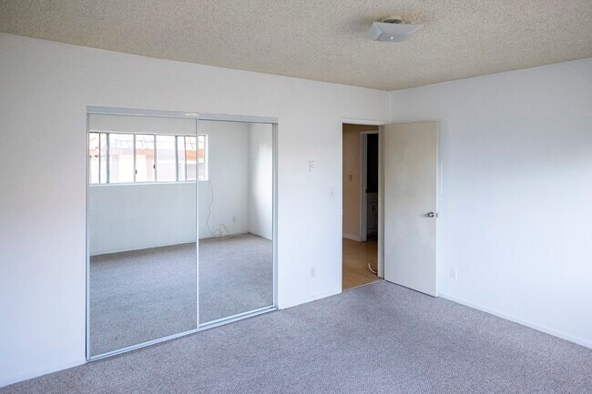 Building Photo - 3847 Tilden Ave