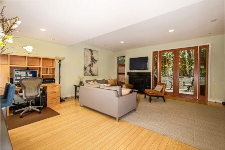 Foto del edificio - 10793 Ashton Ave