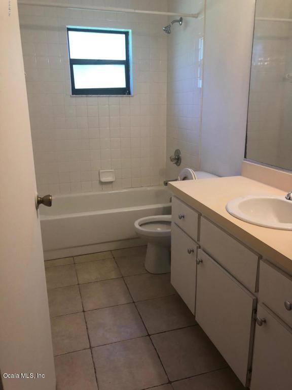 Building Photo - 1805 NE 30th St