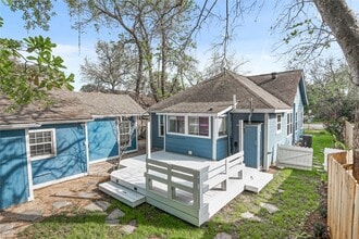 Building Photo - 320 Coronado St