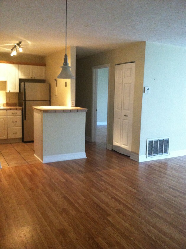 Foto principal - 6780 Fifth Ave