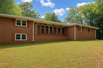 Building Photo - 3155 Oak Dr
