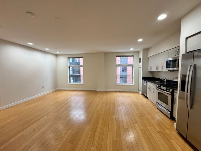 Foto del edificio - 595 Albany St