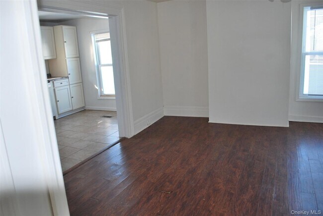 Foto del edificio - 22 Dekay Rd