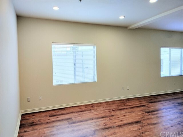 Foto del edificio - 2440 Purdue Ave