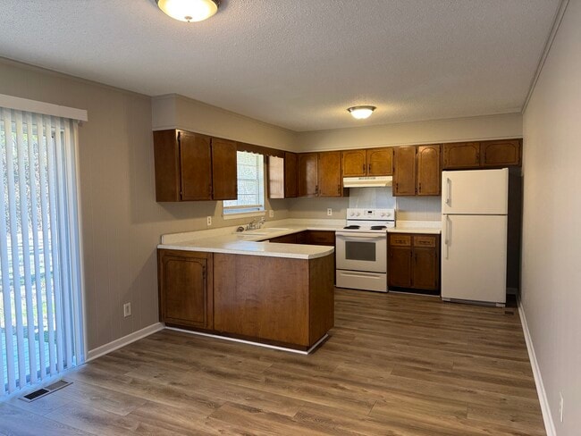 Building Photo - 1077 Bandy Ln