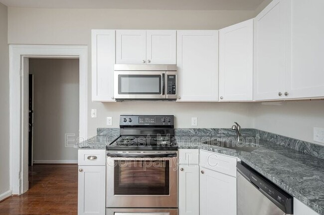 Foto del edificio - 230 S Broadway