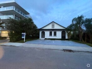 Building Photo - 18 S Palmway