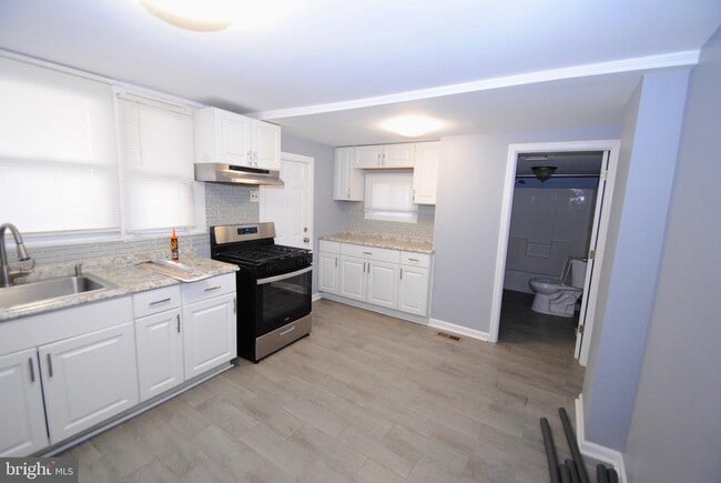 Building Photo - 414 Lawrence St